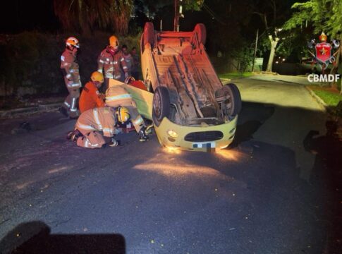 motorista-capota-carro-e-fica-preso-as-ferragens-em-area-nobre-do-df