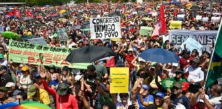 manifestantes-fazem-atos-em-todo-pais-contra-o-congresso-neste-domingo