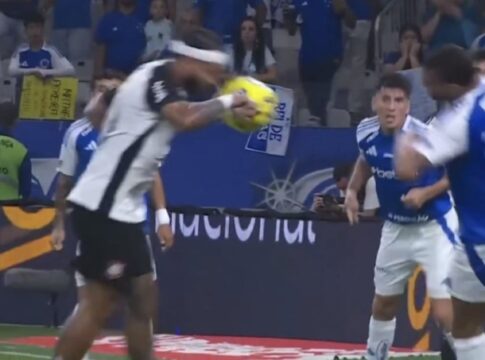 fotografo-que-registrou-mao-em-gol-de-memphis-fica-sem-credencial