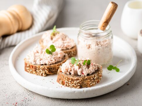 pate-de-atum-cremoso-com-alcaparras-e-limao:-teste-a-receita-ja