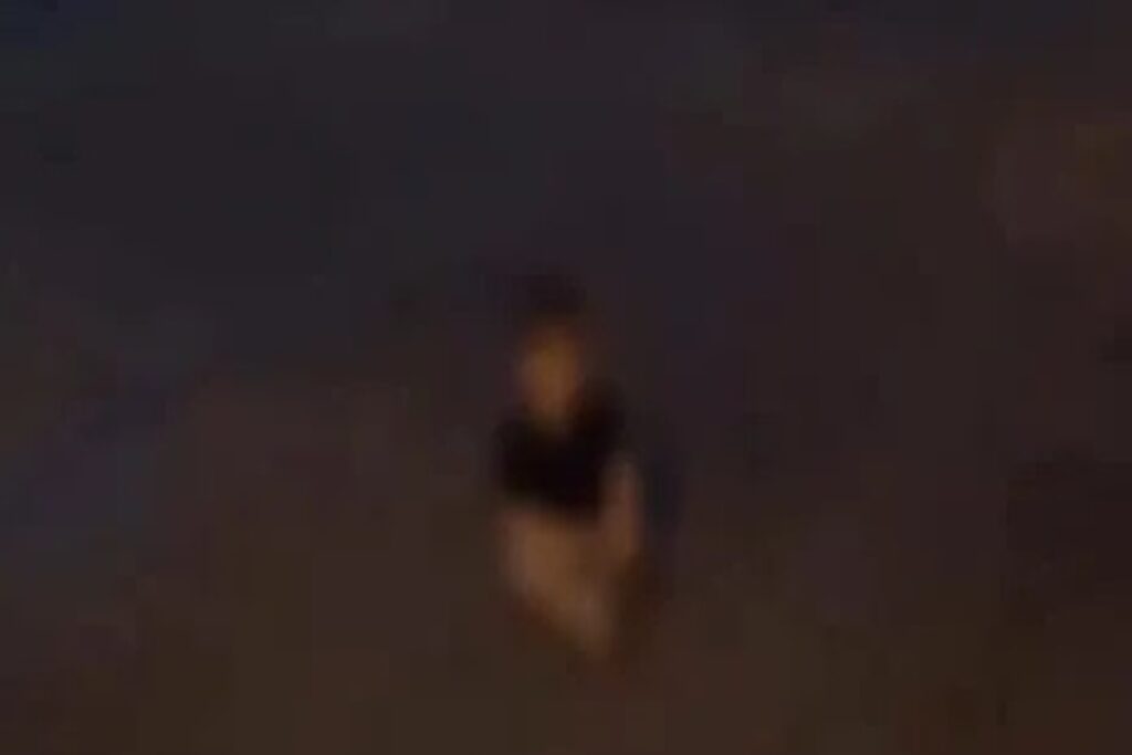 video-mostra-quando-bebe-de-1-ano-e-achado-sozinho-na-rua-de-madrugada