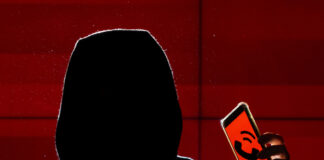 ladrao-clona-portao-de-shopping-no-df,-tira-selfies-e-leva-r$-43-mil