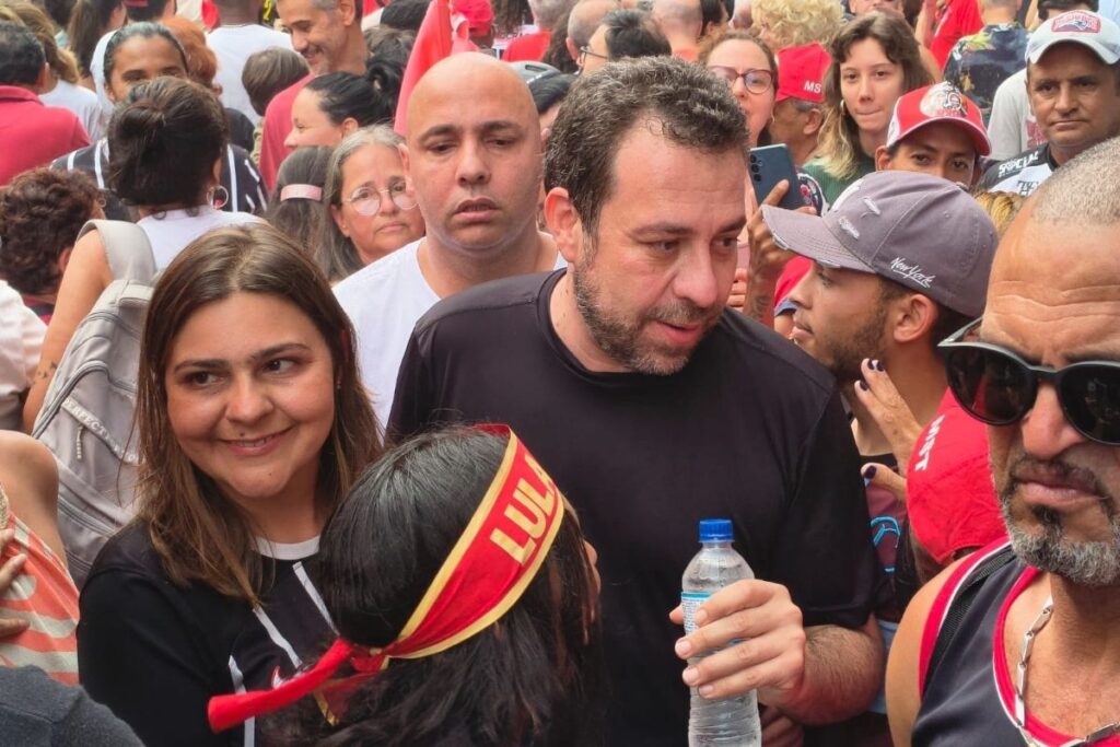 na-paulista,-boulos-fala-em-“anistia-envergonhada”-e-pressiona-senado