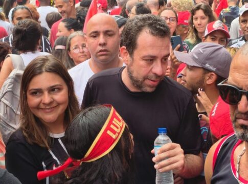 na-paulista,-boulos-fala-em-“anistia-envergonhada”-e-pressiona-senado