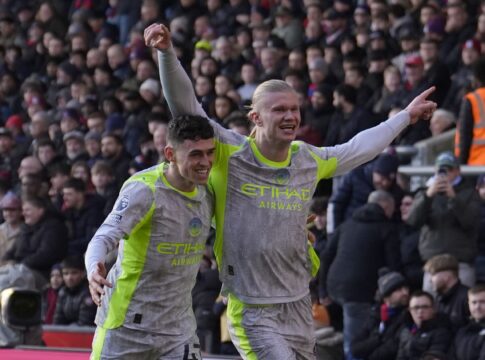 manchester-city-golea-crystal-palace-e-segue-na-briga-pela-lideranca