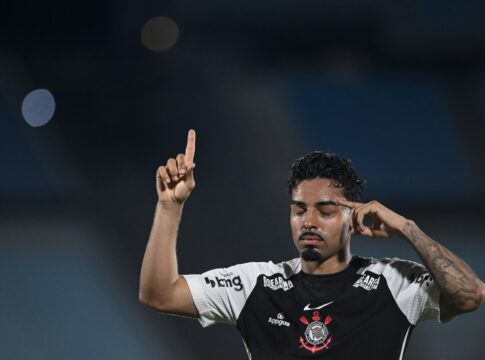 copa-do-brasil:-bidu-marca-para-o-corinthians-e-empata-no-agregado