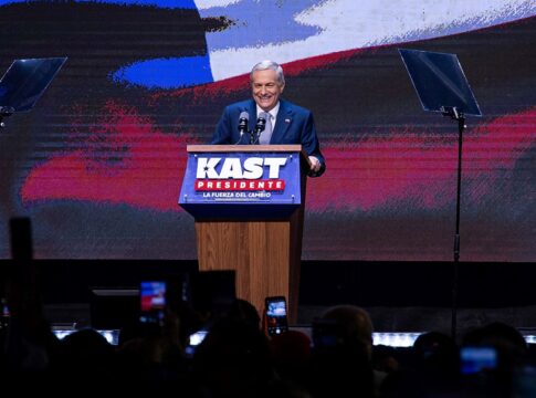presidente-eleito,-kast-comemora-e-promete-“restaurar”-a-lei-no-chile