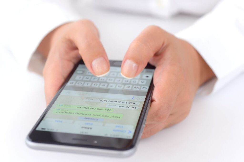 maioria-evita-politica-no-whatsapp-por-medo-de-conflito,-diz-pesquisa