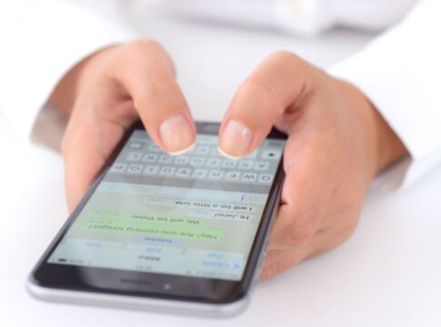 maioria-evita-politica-no-whatsapp-por-medo-de-conflito,-diz-pesquisa