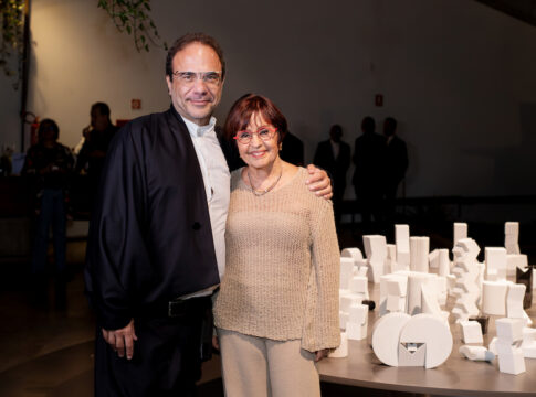 ex-esposa-de-sergio-camargo-se-emociona-com-exposicao-inedita-no-df:-“uma-grandeza-que-se-soma”