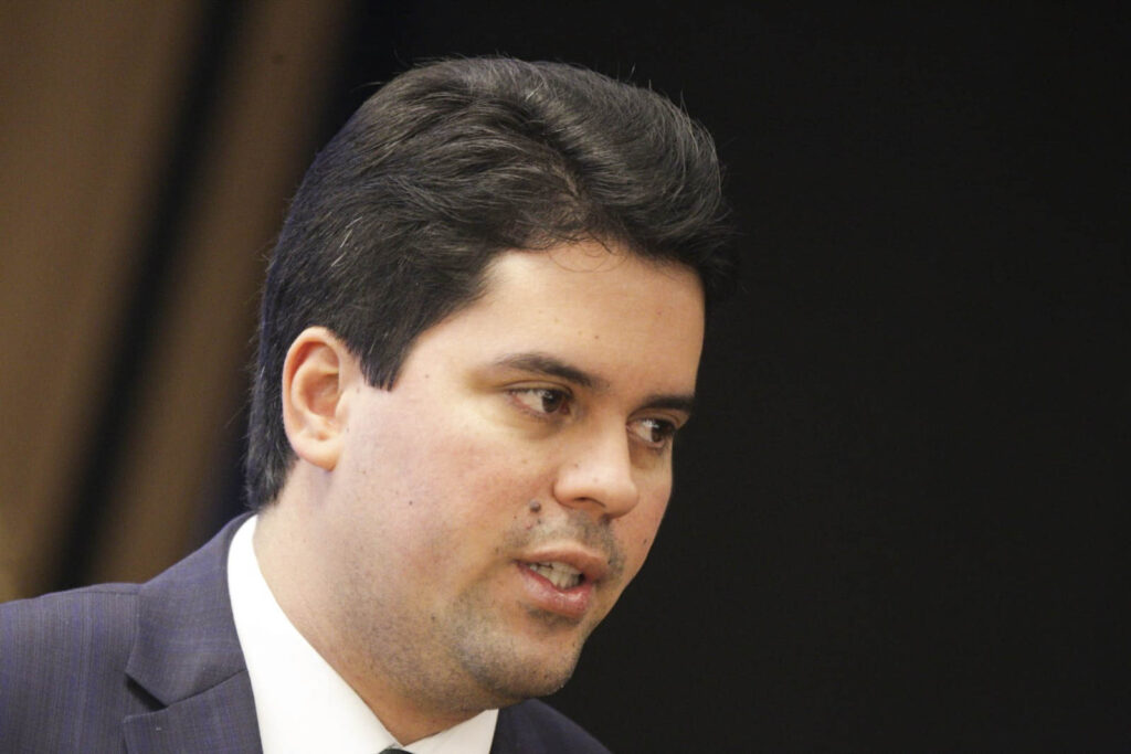 andre-fufuca-empregou-fantasma-na-camara-e-tcu-avalia-punicao