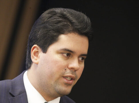 andre-fufuca-empregou-fantasma-na-camara-e-tcu-avalia-punicao