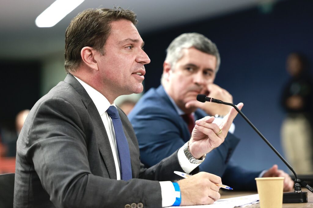 as-chances-de-ramagem-seguir-zambelli-e-tambem-renunciar