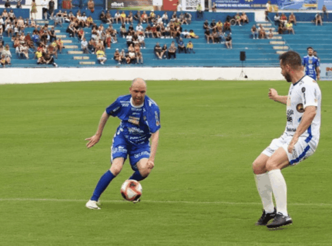 frei-gilson-anota-golaco-em-partida-solidaria-no-interior-de-sao-paulo