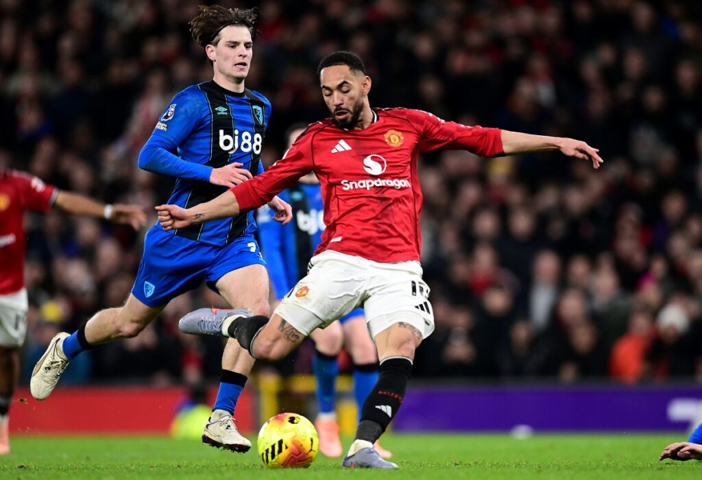 com-gols-brasileiros,-manchester-united-empata-na-premier-league