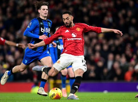 com-gols-brasileiros,-manchester-united-empata-na-premier-league