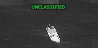 eua-bombardeiam-tres-embarcacoes-no-pacifico-e-deixam-oito-mortos