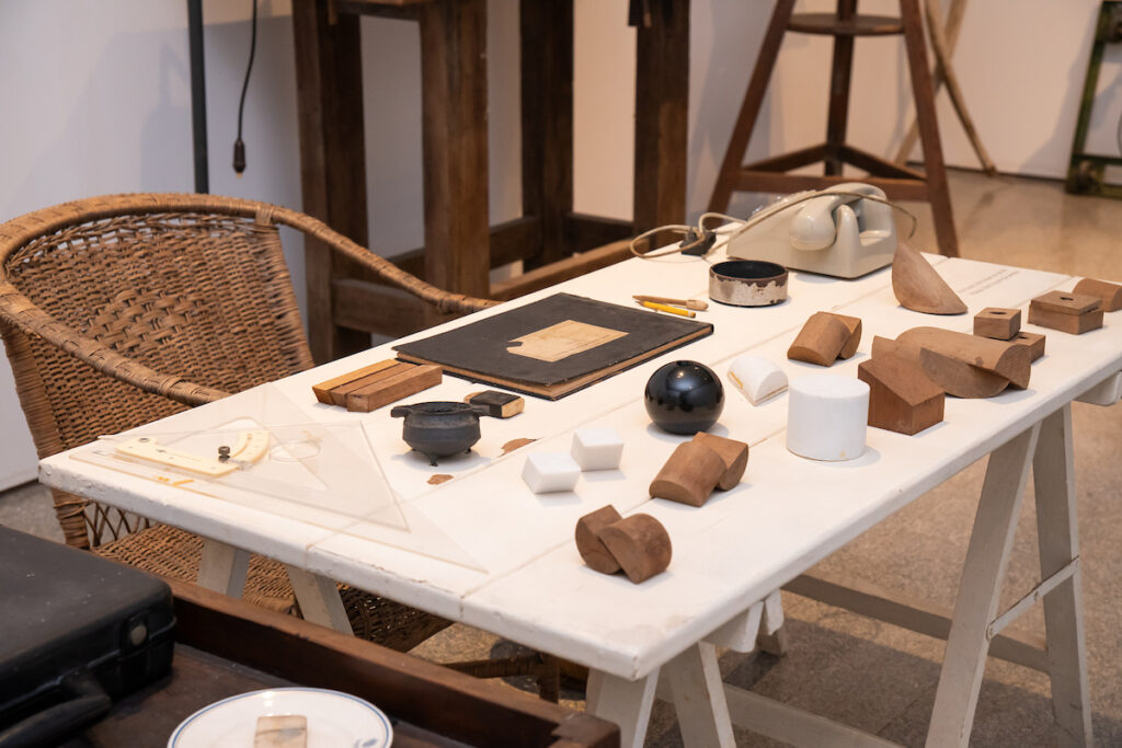 sergio-camargo:-megaexposicao-gratuita-realizada-pelo-metropoles-reproduz-atelie-do-artista;-saiba-detalhes