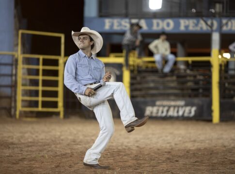 asa-branca:-felipe-simas-diz-que-papel-em-filme-mudou-forma-de-viver