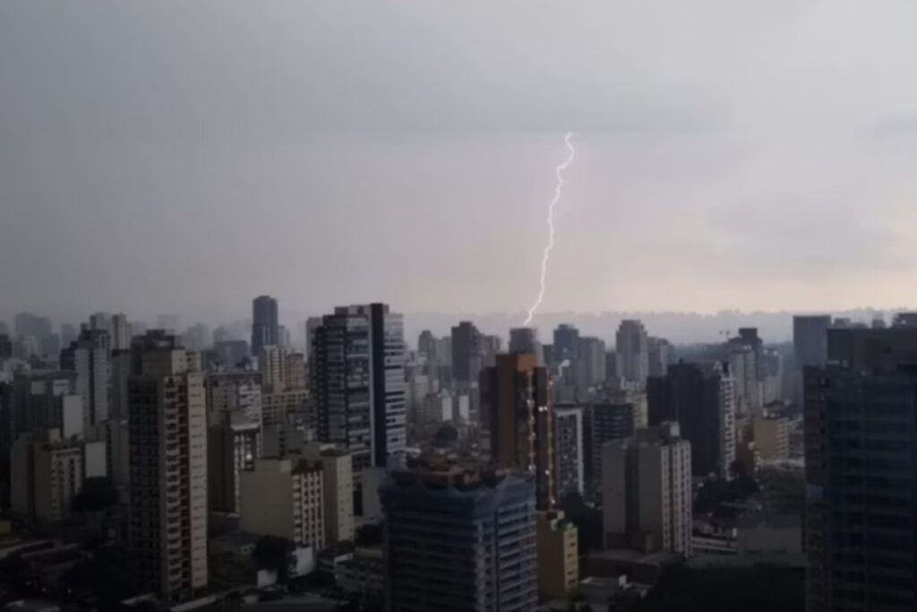 alerta:-defesa-civil-sinaliza-temporais-e-rajadas-de-vento-em-sp