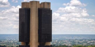 selic:-em-tom-duro,-copom-cita-risco-fiscal-e-nao-descarta-nova-alta