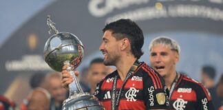 flamengo:-arrascaeta-aparece-entre-os-100-melhores-jogadores-do-mundo