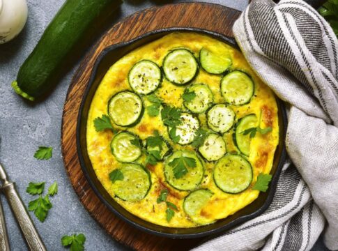 omelete-de-forno-com-abobrinha-e-leve,-nutritivo-e-facil-de-fazer