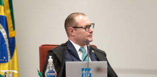 apos-moraes,-zanin-vota-em-julgamento-de-6-reus-da-trama-golpista