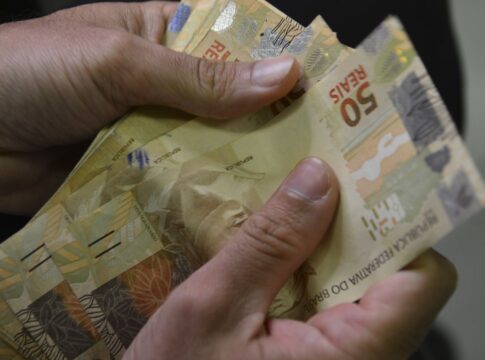 codefat-aprova-calendario-do-abono-salarial-de-2025