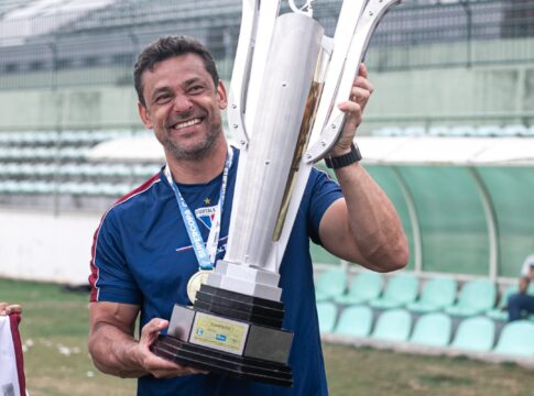 fred-vence-titulo-como-tecnico-e-vai-a-europa-para-curso-da-uefa