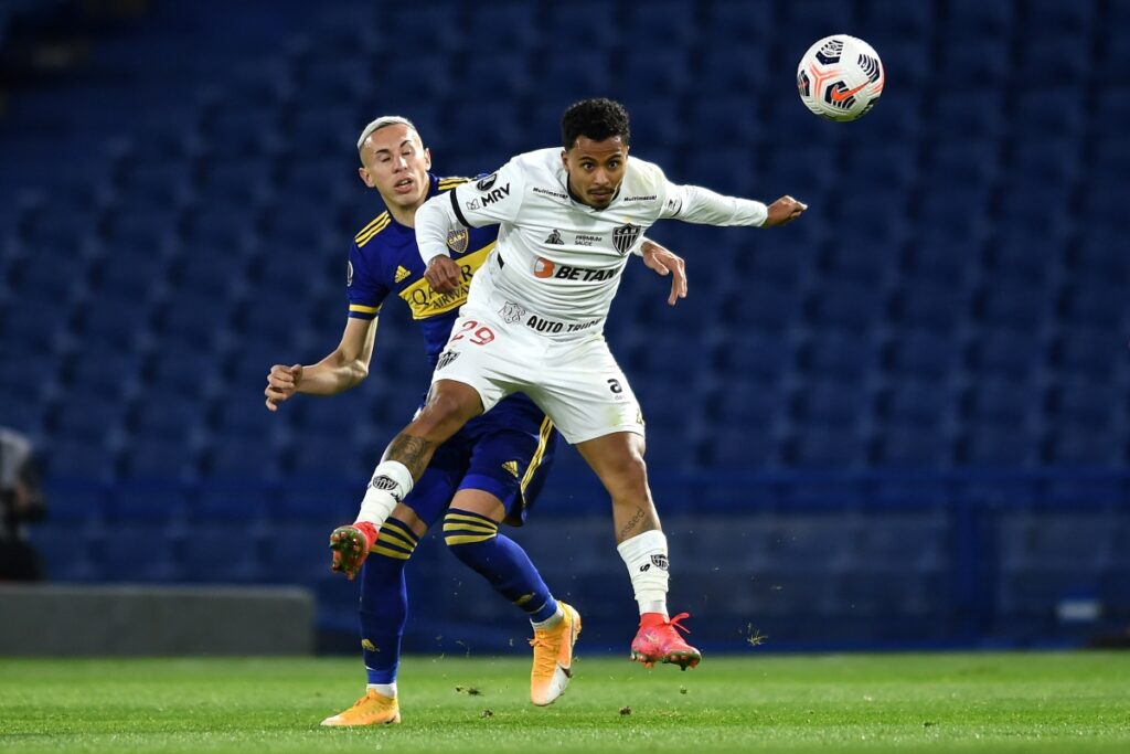 saudade-do-ex?-allan-posta-fotos-com-a-camisa-do-galo-e-aponta-retorno