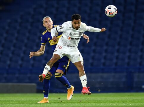 saudade-do-ex?-allan-posta-fotos-com-a-camisa-do-galo-e-aponta-retorno