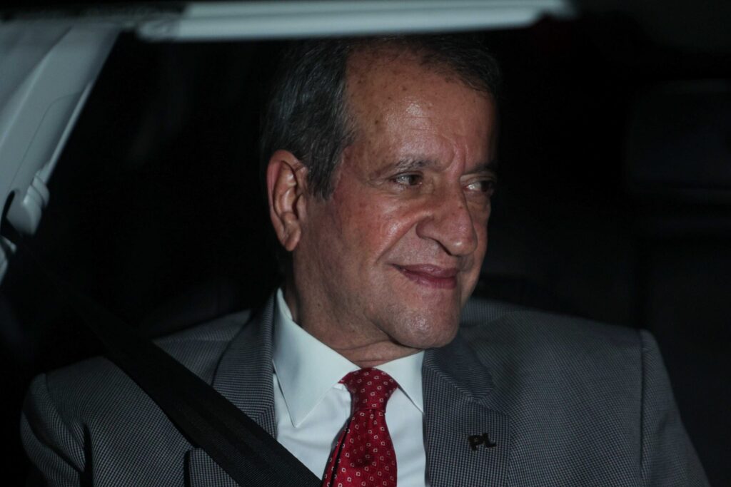 valdemar-celebra-numeros-de-flavio-em-pesquisa-e-cobra-apoio-do-centro