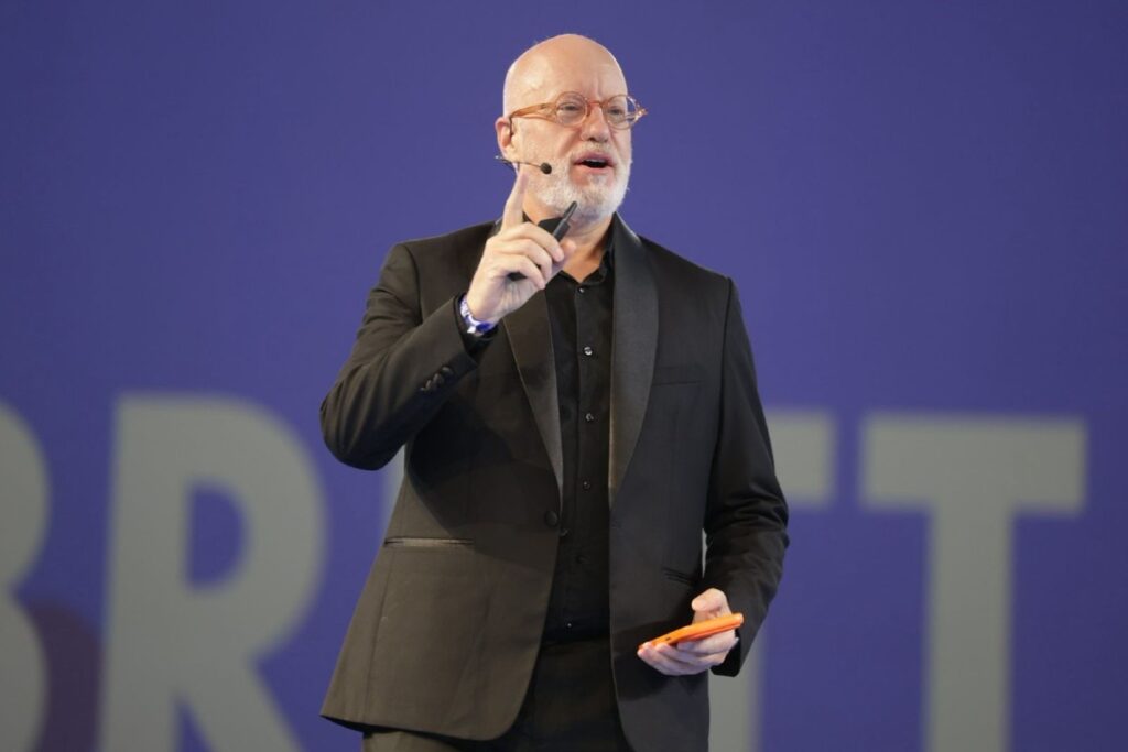 “com-o-pix,-brasil-ja-esta-10-anos-a-frente-dos-eua”,-diz-brett-king