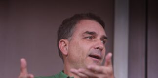 flavio-defende-tarcisio-apos-criticas:-“nao-e-traidor-de-forma-alguma”