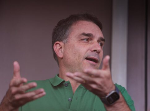 flavio-defende-tarcisio-apos-criticas:-“nao-e-traidor-de-forma-alguma”