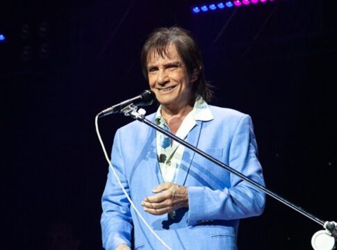 roberto-carlos-volta-aos-palcos-apos-acidente-em-gravacao-de-especial