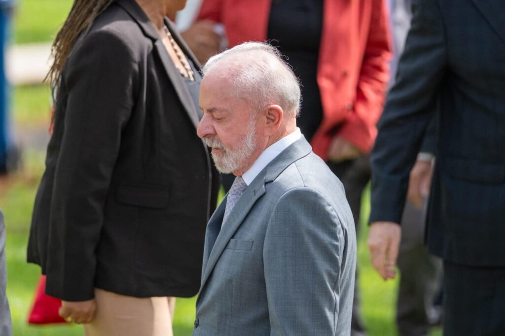 lula-cobra-ministros-por-divulgacao-de-acoes:-“povo-nao-sabe”
