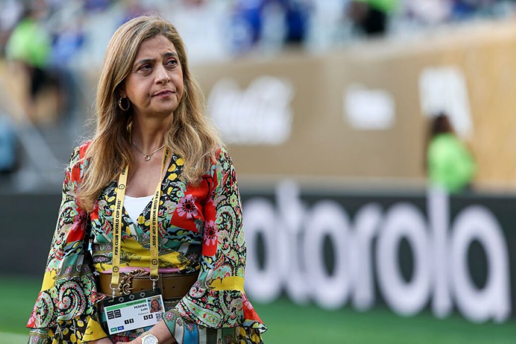 leila-pereira-discute-com-conselheiro-do-palmeiras:-“voce-e-covarde”