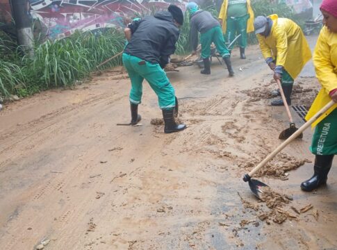 temporal-faz-petropolis-emitir-alerta-extremo-e-fechar-escolas-e-lojas