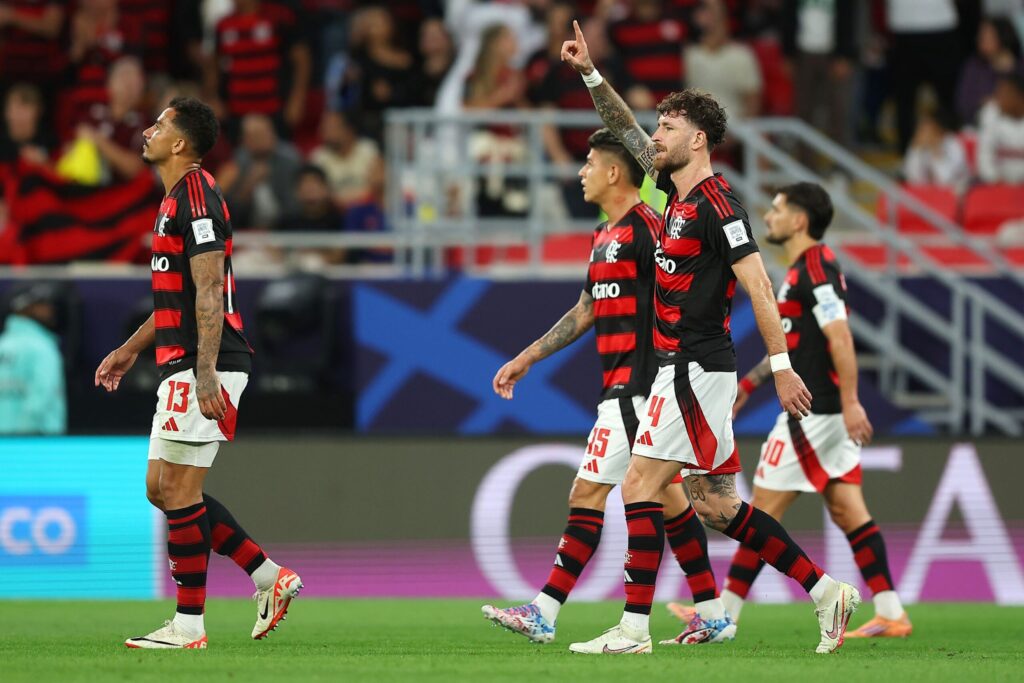veja-momento-em-que-flamengo-chega-ao-estadio-para-intercontinental