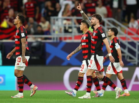 veja-momento-em-que-flamengo-chega-ao-estadio-para-intercontinental