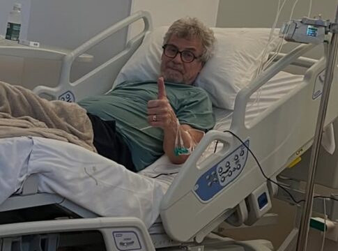 carlinhos-de-jesus-revela-como-esta-o-tratamento-de-doenca-autoimune