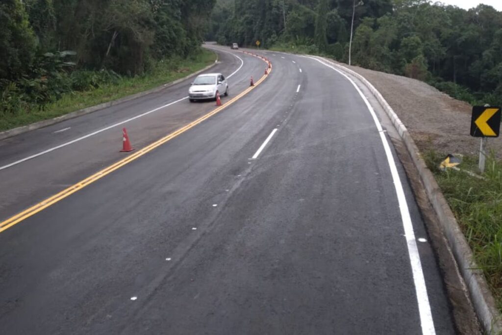 rodovia-rio-santos-entra-em-estado-de-atencao-apos-chuva-no-litoral