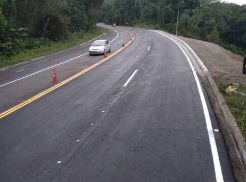 rodovia-rio-santos-entra-em-estado-de-atencao-apos-chuva-no-litoral