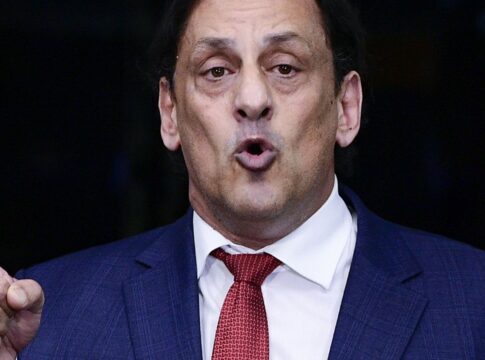 ex-advogado-de-bolsonaro-e-condenado-por-injuria-racial