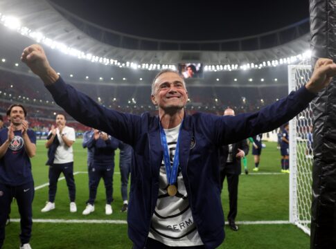 luis-enrique-exalta-filipe-luis-e-flamengo-apos-titulo-do-psg;-veja