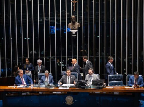 senado-aprova-dosimetria-que-beneficia-bolsonaro-e-presos-pelo-8/1