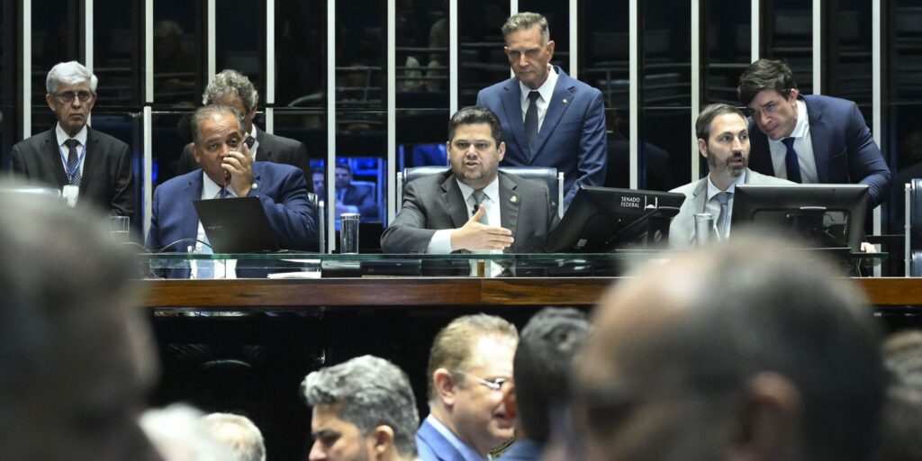 Senado aprova redução da pena de condenados pelo 8/1 e trama golpista senado-aprova-reducao-da-pena-de-condenados-pelo-8/1-e-trama-golpista