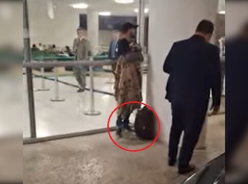 homem-que-se-acorrentou-e-proibido-de-se-aproximar-do-congresso-e-stf